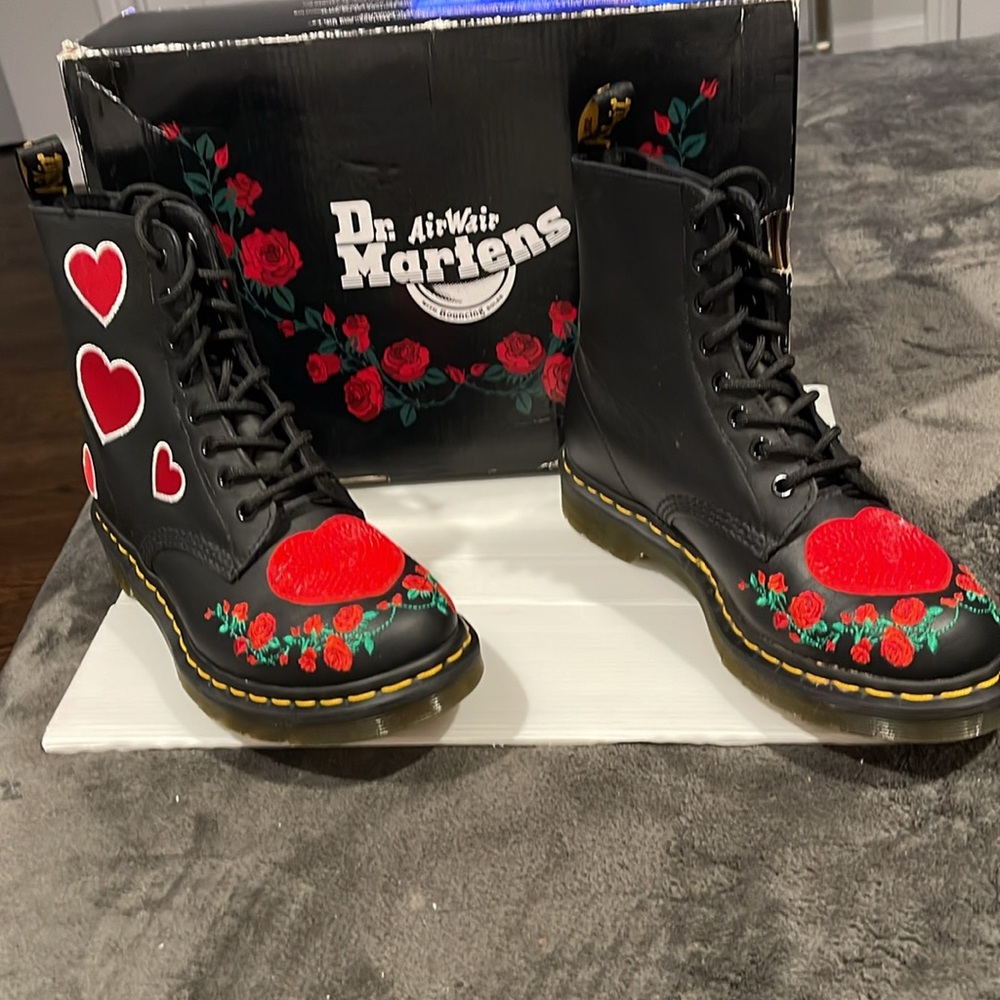Brand new women black with hearts size 7 - Picture 7 of 11